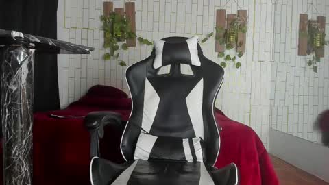 yacksson_lawrence online show from October 2025 02:09:01 AM