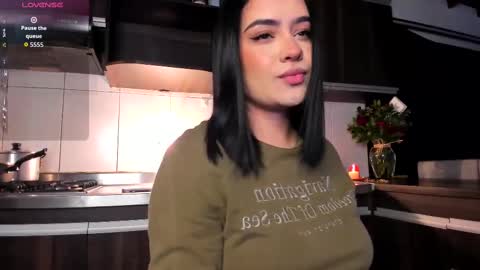 Yakeline online show from October 2025 01:00:02 AM