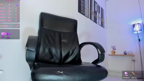 Naomi online show from October 2025 08:30:01 PM