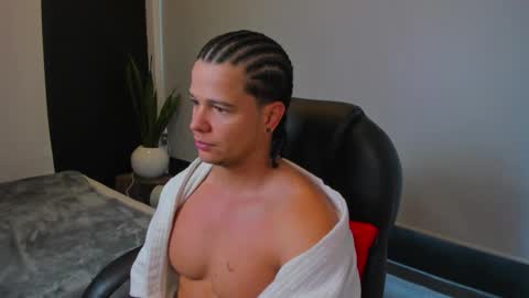 new here online show from November 2025 12:05:02 PM