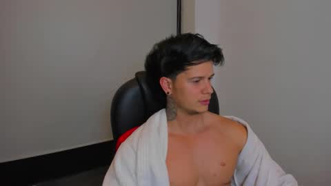 new here online show from December 2025 01:02:02 AM