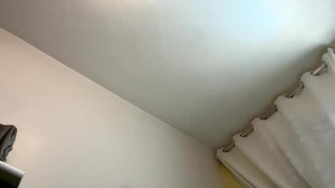 yannisv online show from April 2026 05:33:02 PM