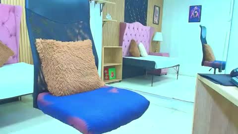 yaruzca 9 inches strong online show from April 2026 10:01:01 PM