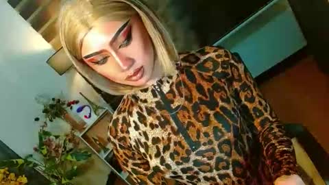 miss yasii online show from April 2026 03:50:02 PM