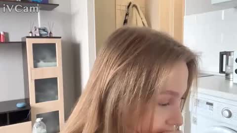 yasmina online show from February 2026 01:10:01 PM