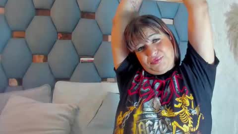 yayi derek  online show from October 2025 11:33:02 AM