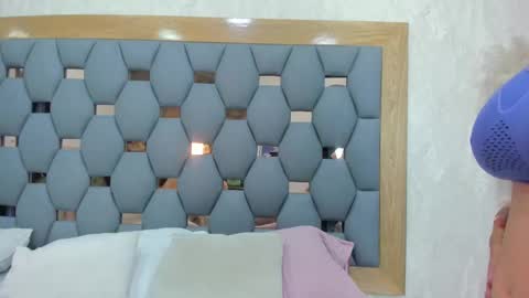 yayi derek  online show from November 2025 11:54:02 AM