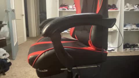 Snapshot of yeahitsrell2 chatting on March 2025 08:59:01 AM Yeahitsrell online show from March 2025 08:59:01 AM