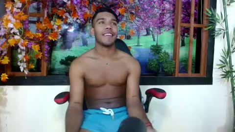 yeinner_ online show from October 2025 07:45:01 PM