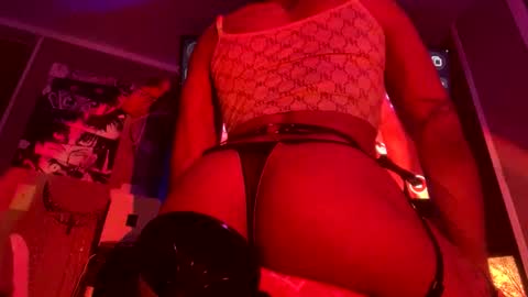 Ella Ts online show from May 2026 06:23:02 PM