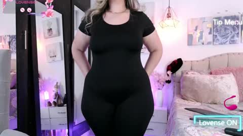 yellow_lily online show from December 2024 02:26:02 PM