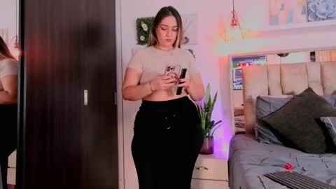 yellow_lily online show from April 2026 03:39:01 PM