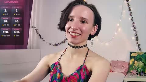 Snapshot of yellow_songbird chatting on September 2025 02:19:01 PM Liya online show from September 2025 02:19:01 PM