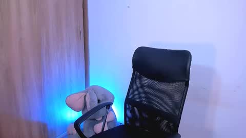 Yenifer Barahona Acuario online show from December 2025 08:14:02 PM