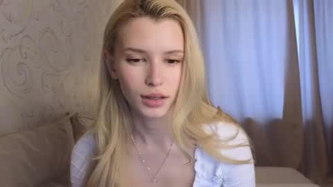 Snapshot of yennaone chatting on February 2026 06:32:02 AM Yenna online show from February 2026 06:32:02 AM