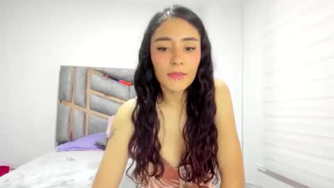 yenselonix online show from November 2025 07:47:01 PM