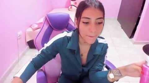 YEVENIA online show from November 2025 12:41:02 PM