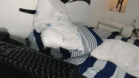 YINAROSS online show from November 2025 02:48:02 PM