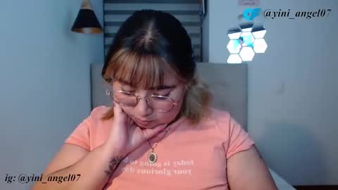 Snapshot of yini_angel07 chatting on November 2025 03:05:02 AM hii i am yini online show from November 2025 03:05:02 AM