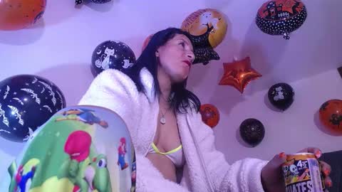 Yiny online show from October 2025 07:41:01 AM