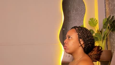 roxie reyes  online show from November 2025 11:19:01 AM