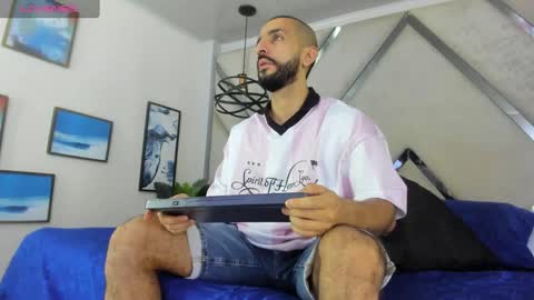 Yiyo online show from January 2025 04:15:01 AM