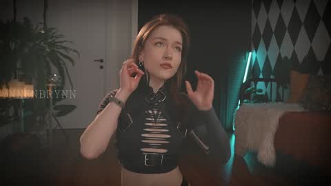 ynnenbrynn online show from December 2024 07:14:01 AM