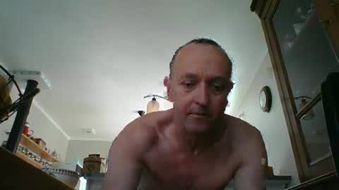 Yoann online show from April 2026 07:01:01 AM