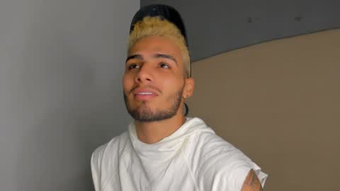 Snapshot of yoi_olimpo chatting on December 2024 12:06:01 PM Yoi Olimpo online show from December 2024 12:06:01 PM