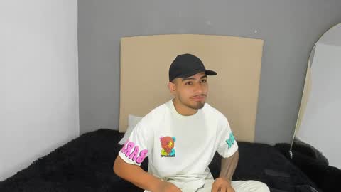 Snapshot of yoi_olimpo chatting on February 2025 12:38:02 PM Yoi Olimpo online show from February 2025 12:38:02 PM