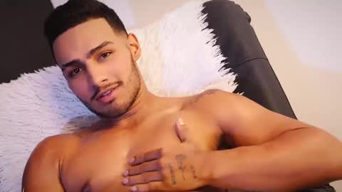 Snapshot of yoi_olimpo chatting on February 2025 03:21:01 PM Yoi Olimpo online show from February 2025 03:21:01 PM