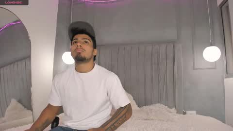 Snapshot of yoi_olimpo chatting on March 2025 12:36:02 PM Yoi Olimpo online show from March 2025 12:36:02 PM