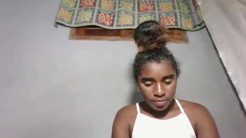 yolandrina05 online show from October 2025 09:04:02 PM