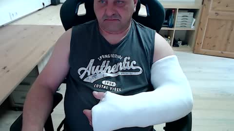 yoschi1976 online show from April 2026 08:52:02 AM