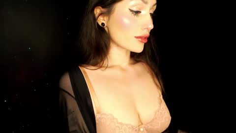 Snapshot of you_deserve chatting on December 2024 06:35:02 PM Sophie online show from December 2024 06:35:02 PM