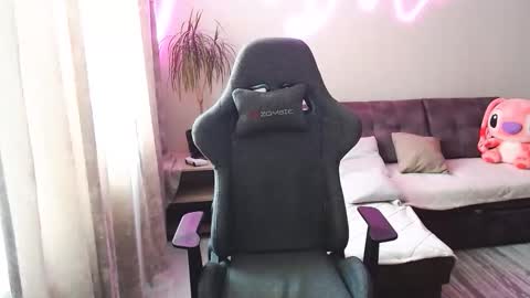 Snapshot of youdreamm chatting on February 2026 06:50:01 AM Bella online show from February 2026 06:50:01 AM