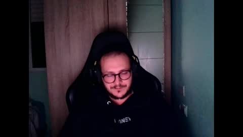 Snapshot of younromki chatting on February 2025 12:57:01 AM A... online show from February 2025 12:57:01 AM