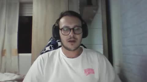 Snapshot of younromki chatting on November 2025 09:46:02 PM A... online show from November 2025 09:46:02 PM