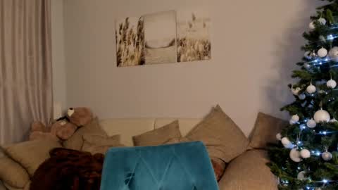 Camilla online show from February 2025 06:35:01 PM