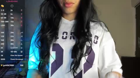 mia3 online show from December 2025 07:29:02 PM