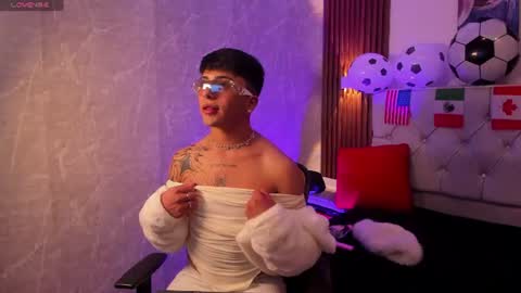 Snapshot of your_kitty_boy chatting on June 2026 07:37:01 PM your_kitty_boy online show from June 2026 07:37:01 PM