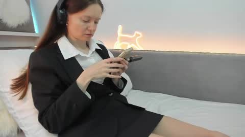 Snapshot of your_librarian chatting on June 2026 09:33:02 AM Your Librarian online show from June 2026 09:33:02 AM