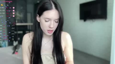 Mia  online show from January 2025 12:32:02 PM