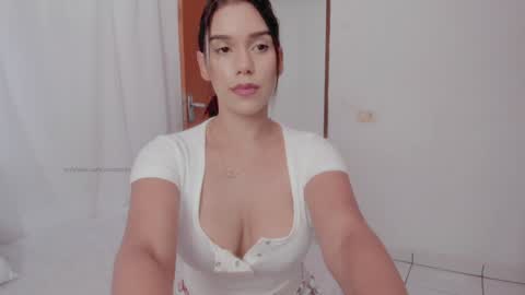 insta  yourboniee online show from January 2025 04:02:02 PM