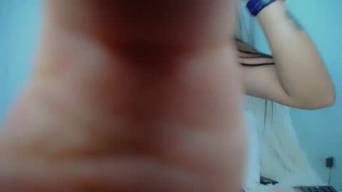 Snapshot of yourcutegiirl chatting on June 2026 04:45:02 PM Salom online show from June 2026 04:45:02 PM