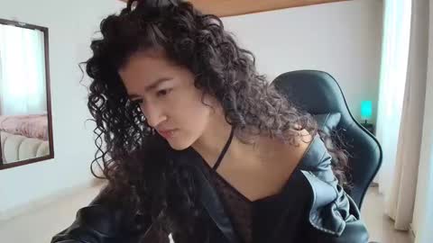 Snapshot of yourdreamgirl2025 chatting on November 2025 03:02:01 PM yourdreamgirl2025 online show from November 2025 03:02:01 PM