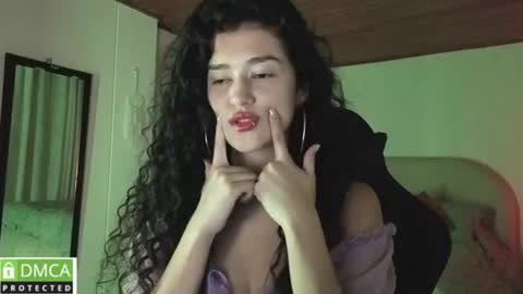 yourdreamgirl2025 online show from June 2026 12:02:02 AM