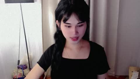 PrettyElla online show from September 2025 10:39:02 AM