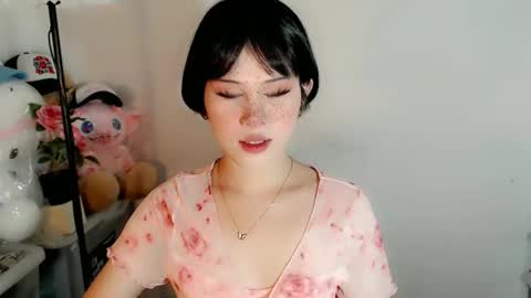 PrettyElla online show from October 2025 01:56:01 AM