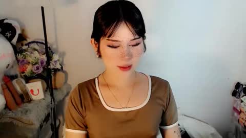 PrettyElla online show from November 2025 10:37:01 PM